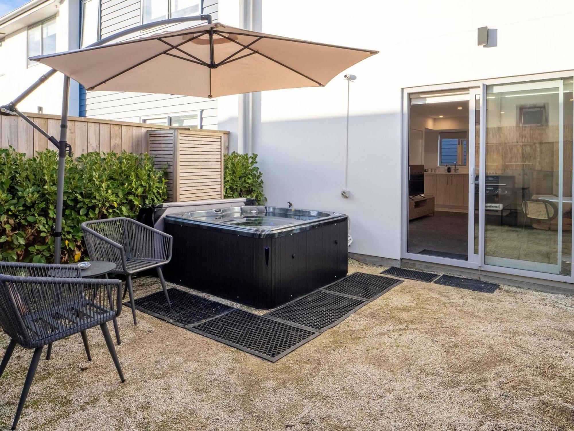 Central City Heaven Spa Christchurch Exterior photo